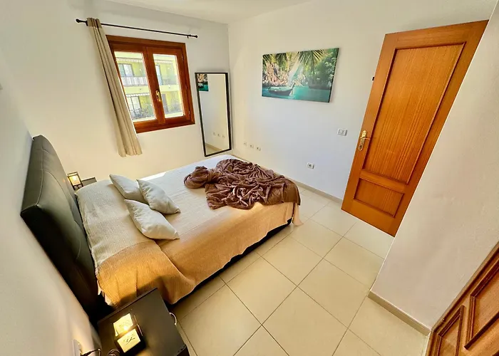 Mountain, Pool & Sea * Punta Del Hidalgo