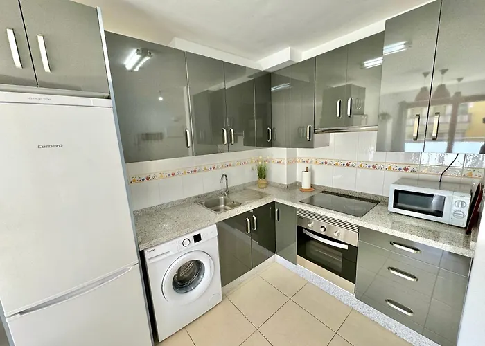 Mountain, Pool & Sea Apartman