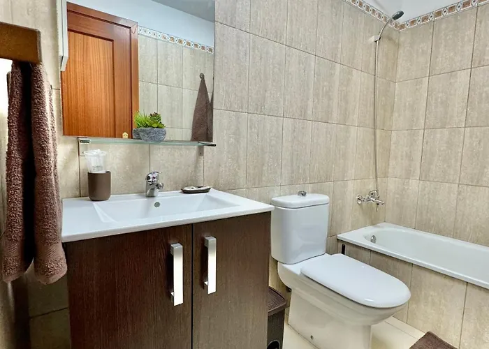 Mountain, Pool & Sea *