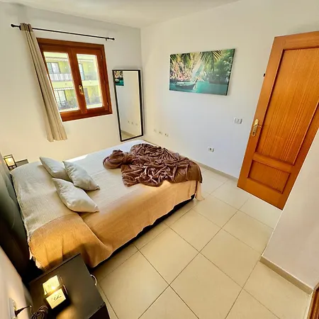 Mountain, Pool & Sea * プンタ・デル・イダルゴ