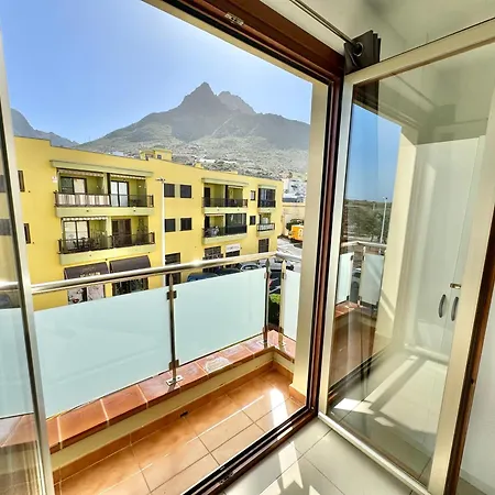 Mountain, Pool & Sea * プンタ・デル・イダルゴ