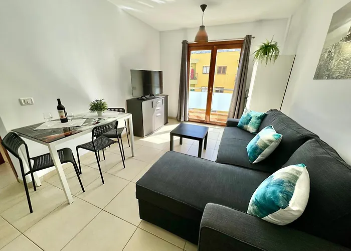 Mountain, Pool & Sea * Punta Del Hidalgo